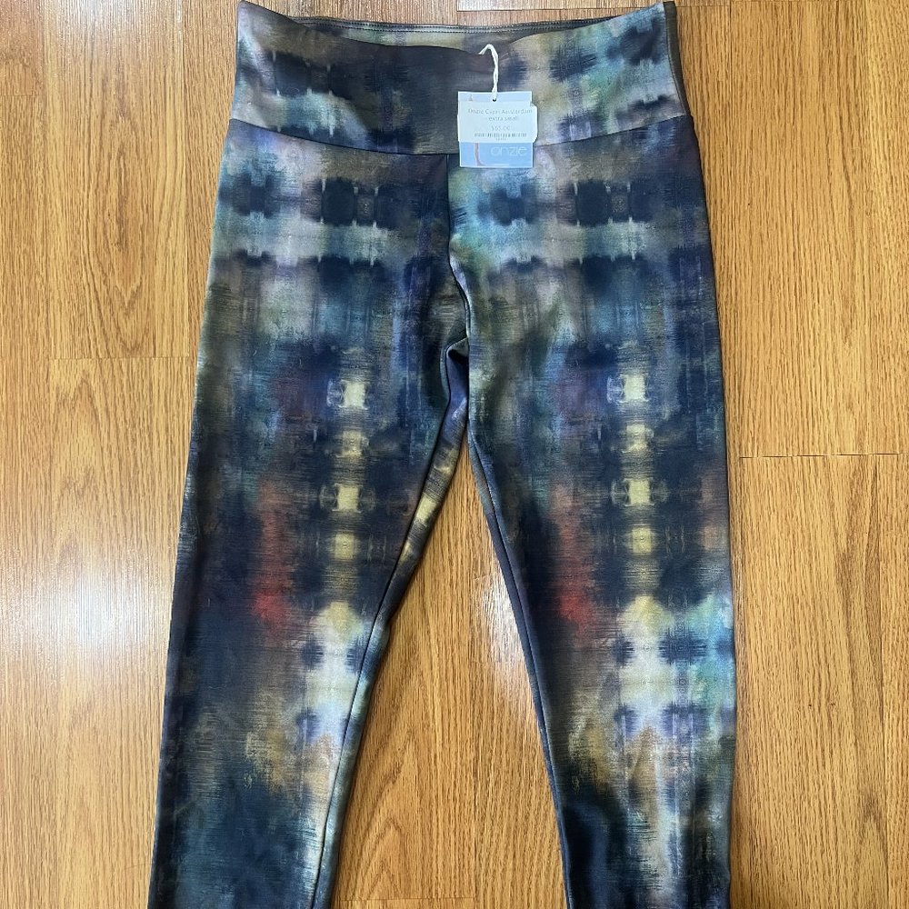 New with Tags: Onzie Capri Amsterdam Leggings (Size X-Small)